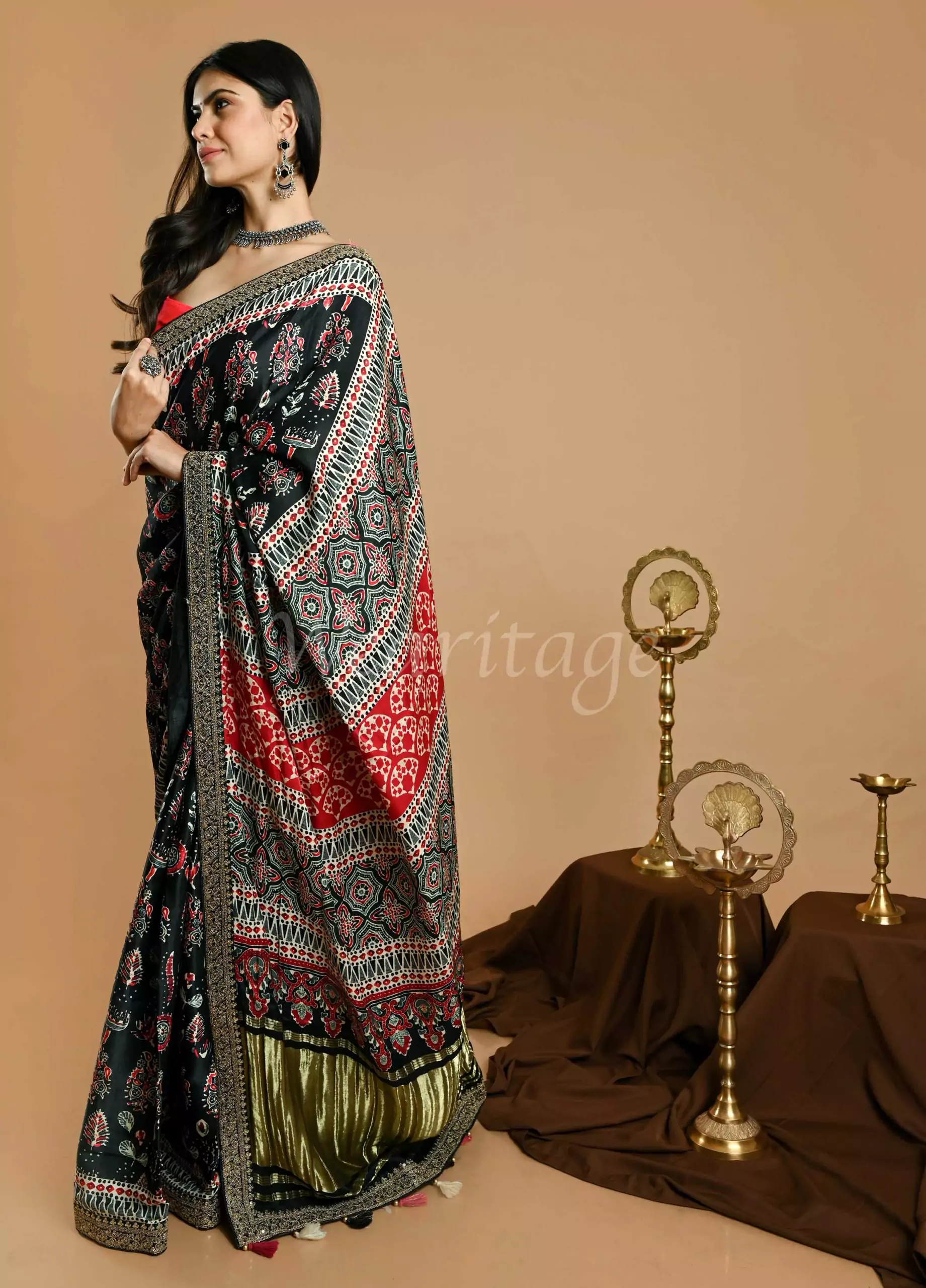 Buy Woais Women Black Checkered Jacquard, Cotton Silk Patola Saree Online  at Best Prices in India - JioMart.