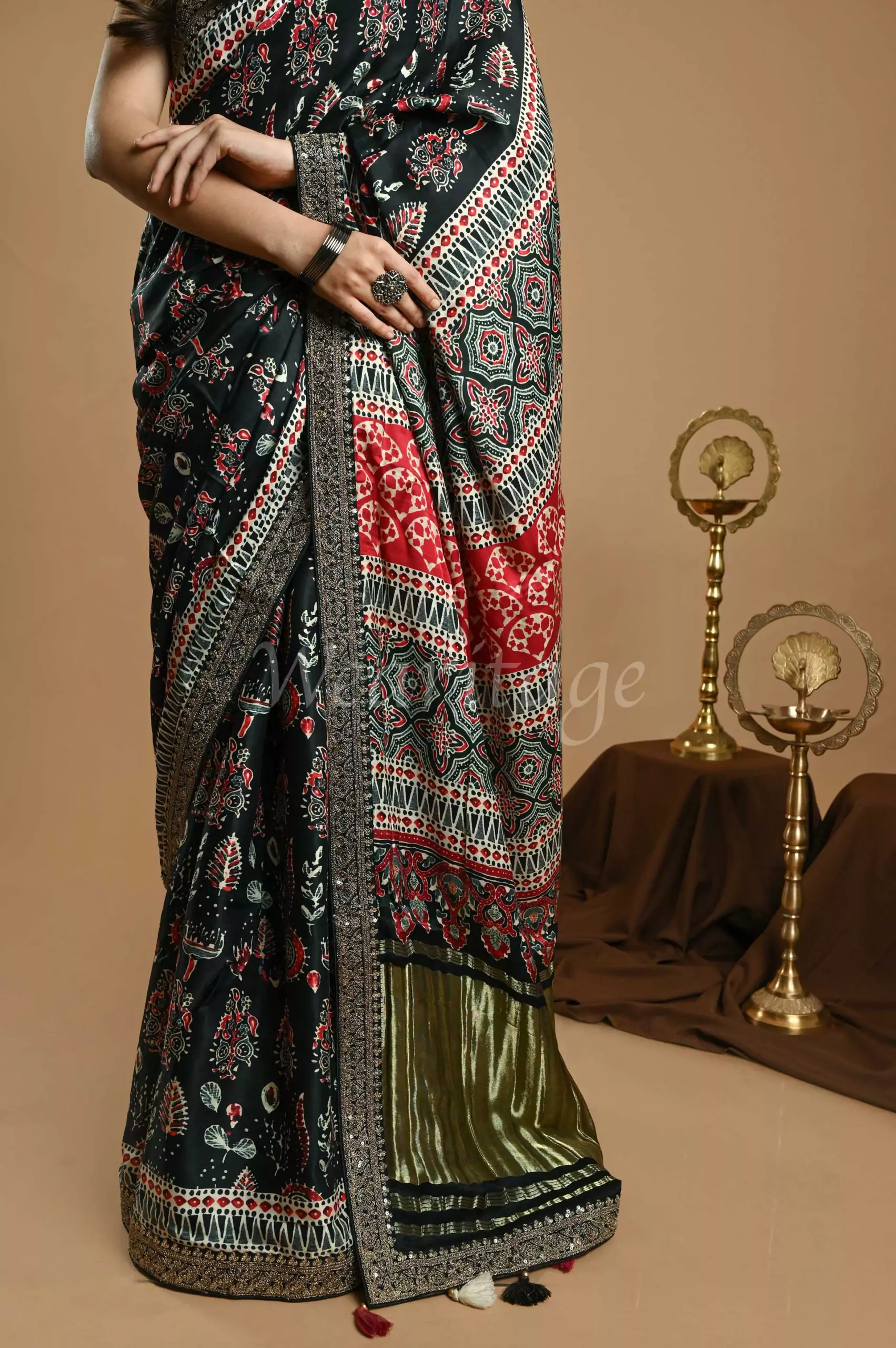 Black & White Laheriya Patola saree - Heritagepatola