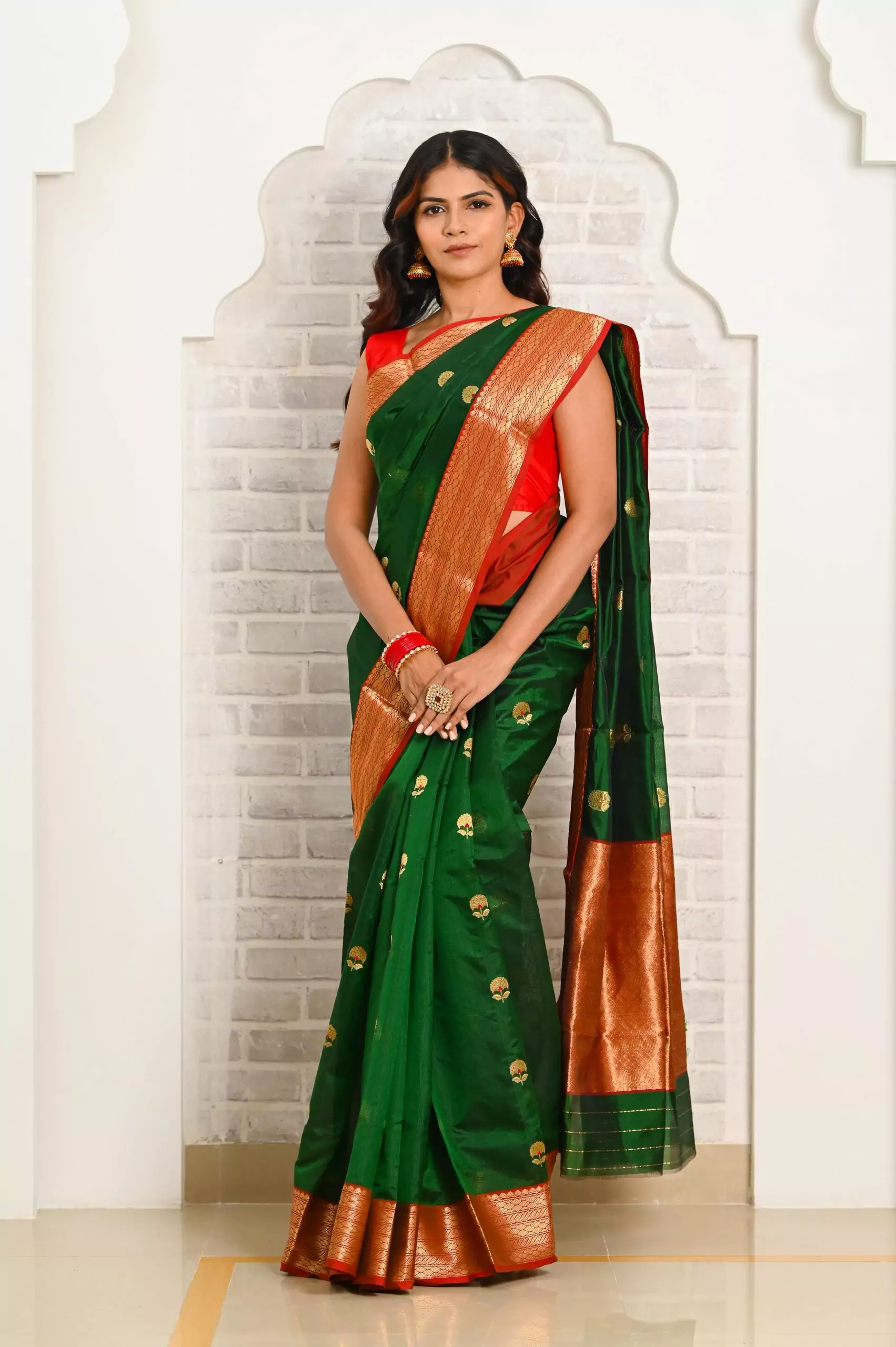 Buy Green Pure Katan Silk Handwoven Paisley Handloom Banarasi Saree For  Women by Devissha Online at Aza Fashions.