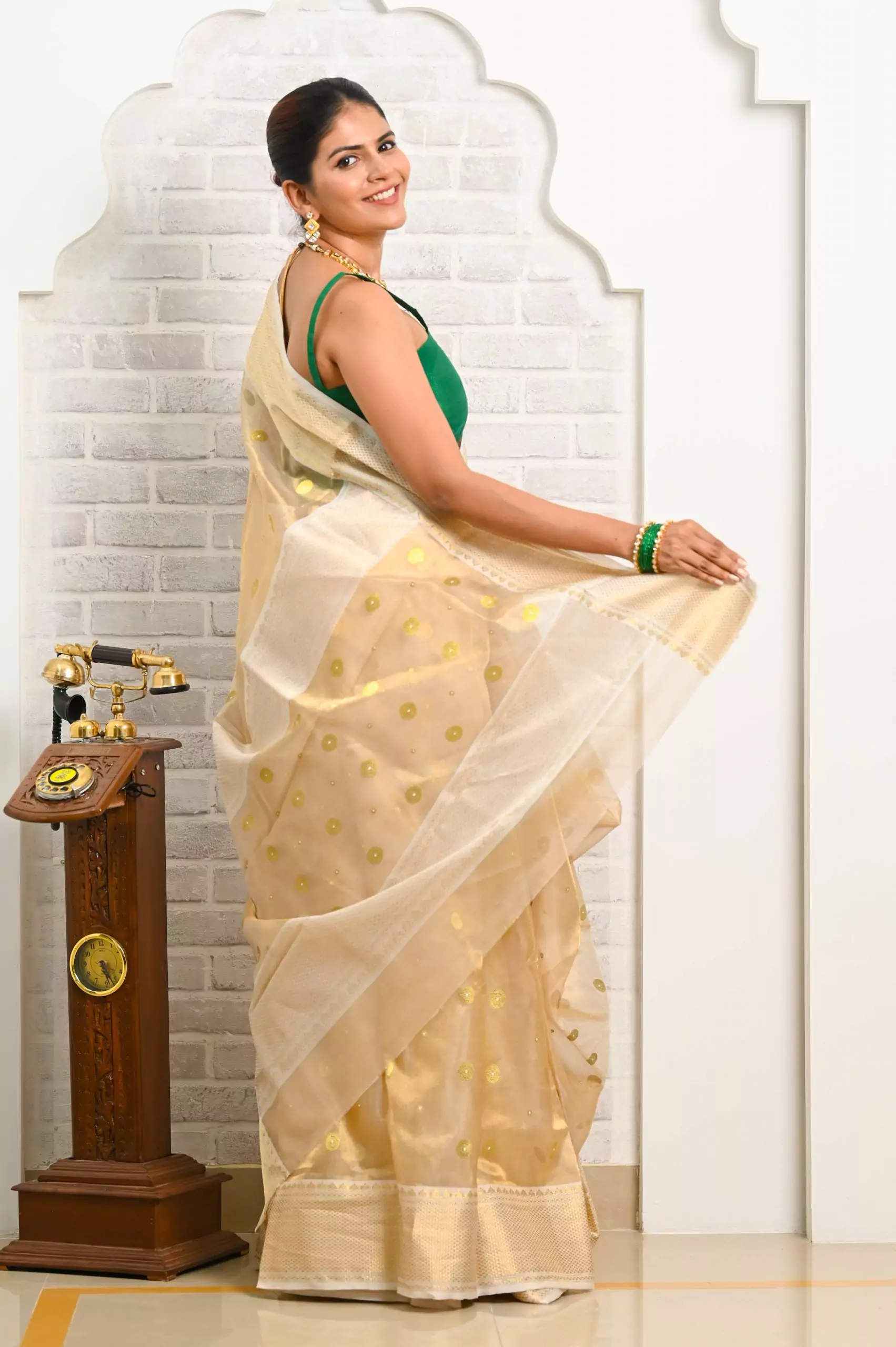 Dark green Pure Silk Handwoven Eknaliya Chanderi Saree With Meenakari Buti  – Wearitage India