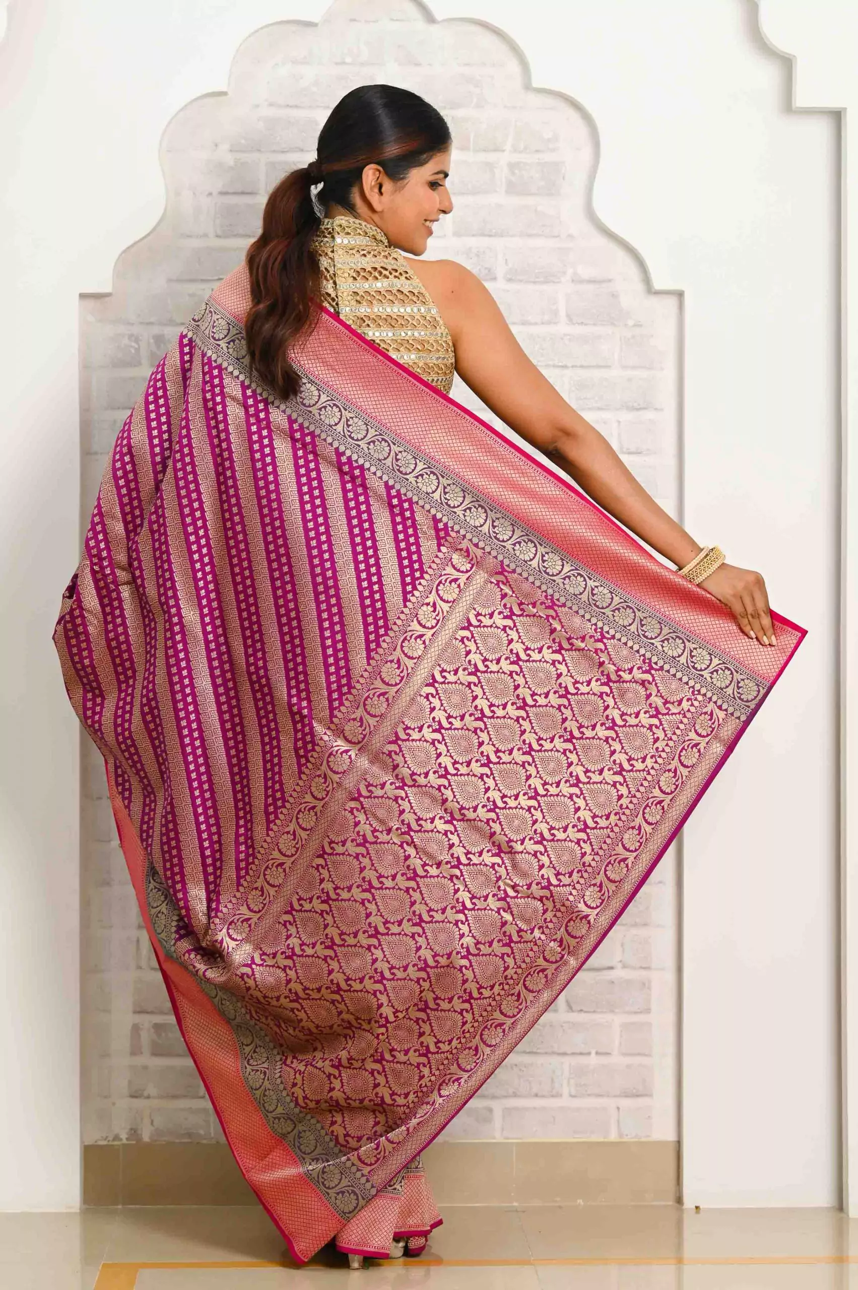 Magenta Colour Handwoven Kadwa Meenakari Katan Silk Banarasi Saree –  Chakori Ethnic