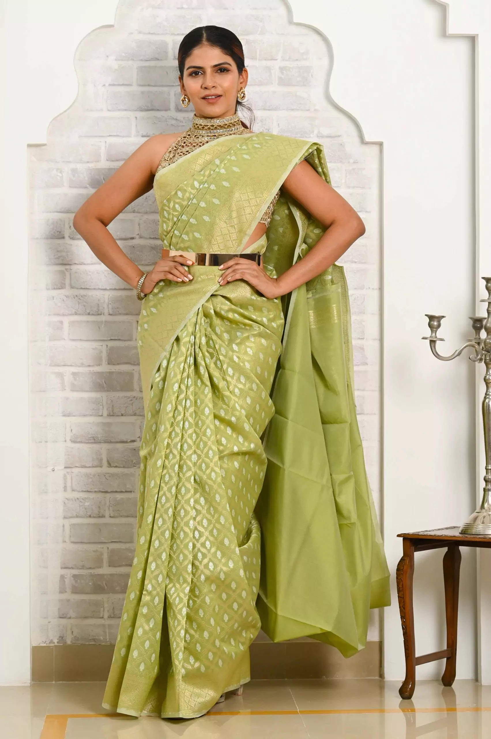 Unique Scalloped Borders Pure Brocade Banarasi Katan Silk Saree in Pas